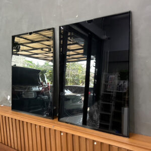 กรอบอะคริลิคติดผนัง A3 สีดำ มีแผ่นกันฝุ่นด้านหน้า