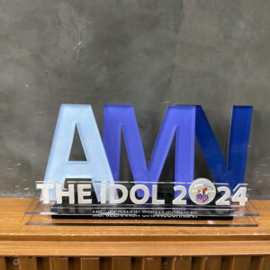 ป้ายรางวัลอะคริลิคตั้งโต๊ะ สั่งทำพิเศษเพื่อมอบรางวัล