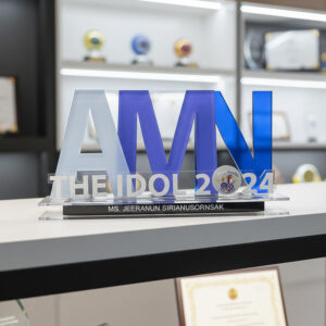 ป้ายรางวัลอะคริลิคตั้งโต๊ะ ตัวอักษรนูนหลายชั้น สำหรับผู้ชนะการประกวด