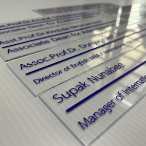 ป้ายอะคริลิคใสพิมพ์ยูวี พิมพ์สีแบบไม่รองขาว