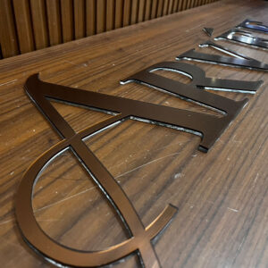 ตัวอักษรอะคริลิคสีโรสโกลด์ เสริมอะคริลิคขอบใส