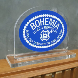 ป้ายโลโก้อะคริลิค ฐานใส หนา 10 มม. ไดคัทขอบ