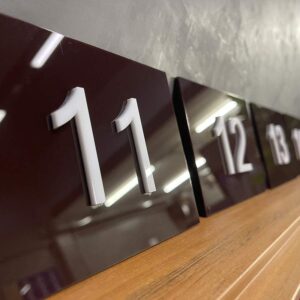 ป้ายตัวเลข 11 ป้ายอะคริลิค ตัวเลขไดคัท