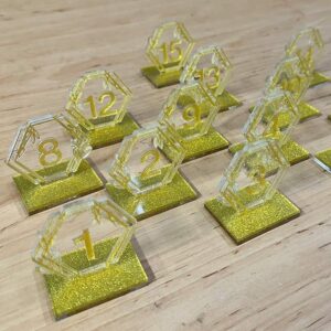 ป้ายเลขโต๊ะอาหาร ไดคัทเลเซอร์ ฐานอะคริลิคทองประกายเพชร