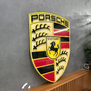 ป้ายโลโก้อะคริลิค Porsche มองมุมข้าง