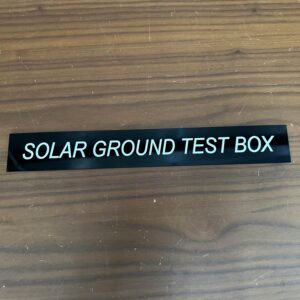ป้ายชื่ออะคริลิค Solar ground test box ติดเครื่องจักรในโรงงาน