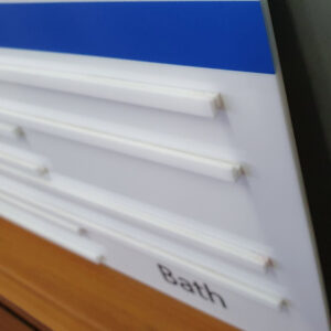 รางสอดป้ายอะคริลิคติดผนัง